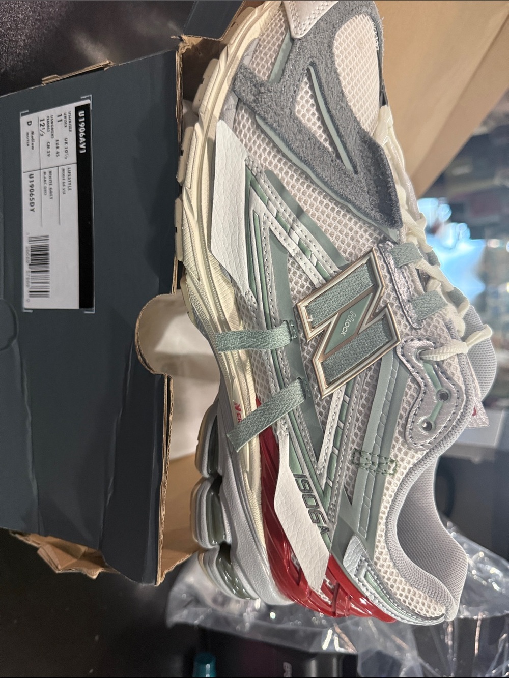 New Balance U1906AV1 Men’s Shoes NIB - Picture 2 of 7